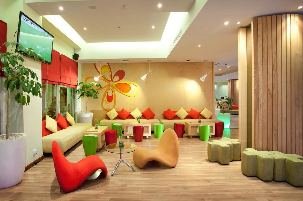 Ibis Styles Yogyakarta Hotel Exterior foto